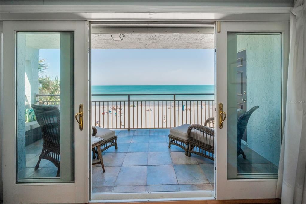 Active With Contract: $1,699,900 (3 beds, 3 baths, 2320 Square Feet)