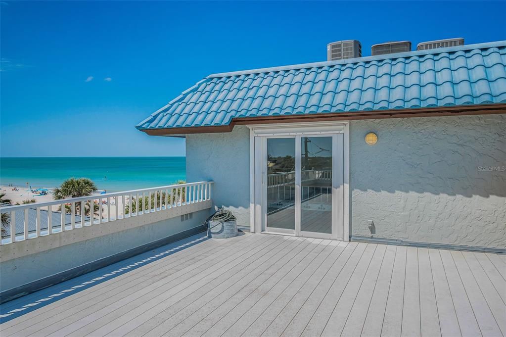 Active With Contract: $1,699,900 (3 beds, 3 baths, 2320 Square Feet)