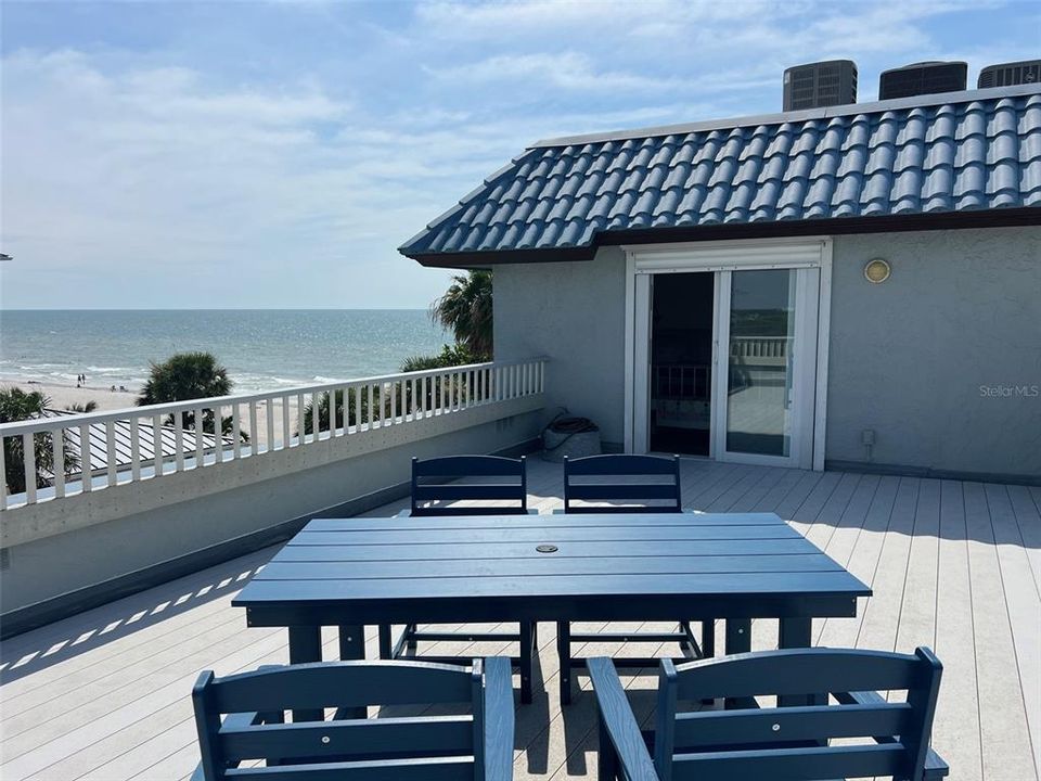 Active With Contract: $1,699,900 (3 beds, 3 baths, 2320 Square Feet)