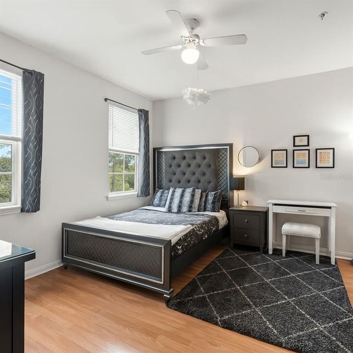 Под контрактом: $154,900 (1 спален, 1 ванн, 816 Квадратных фут)