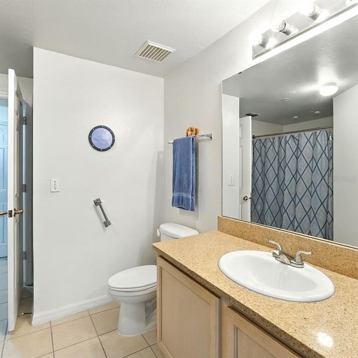 Под контрактом: $154,900 (1 спален, 1 ванн, 816 Квадратных фут)