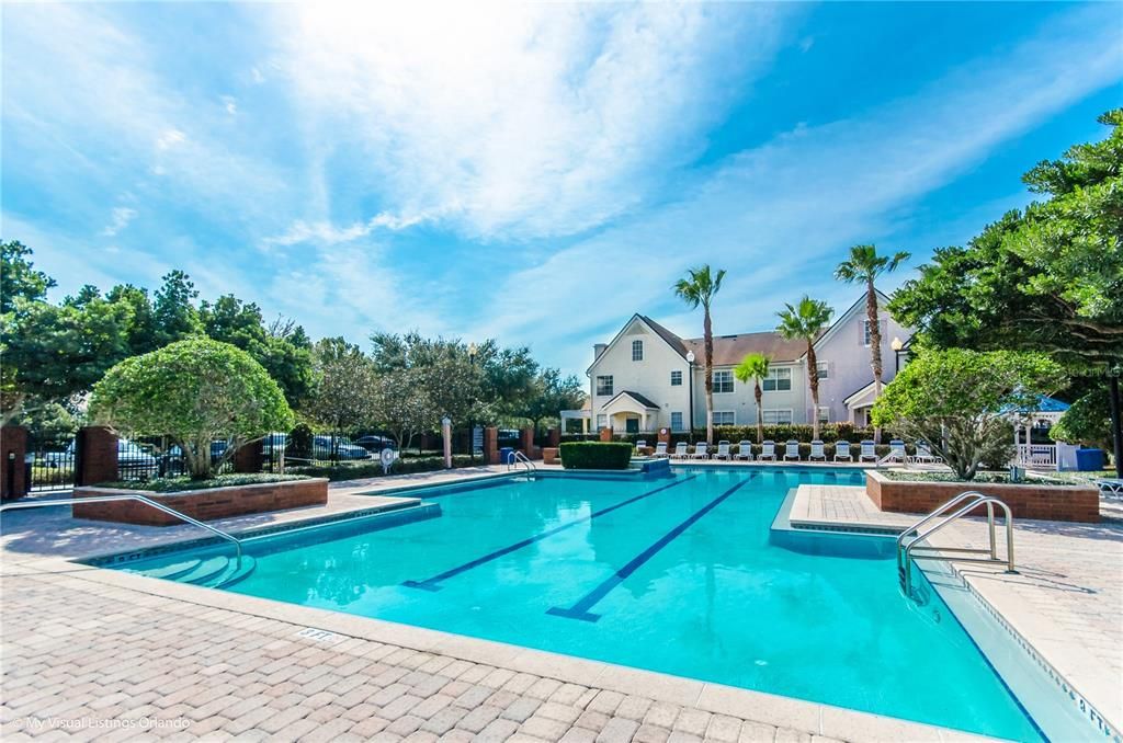 Под контрактом: $154,900 (1 спален, 1 ванн, 816 Квадратных фут)