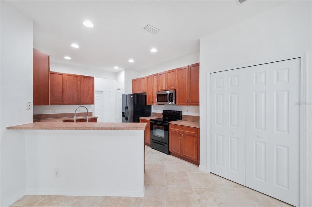 For Sale: $424,900 (4 beds, 3 baths, 2281 Square Feet)