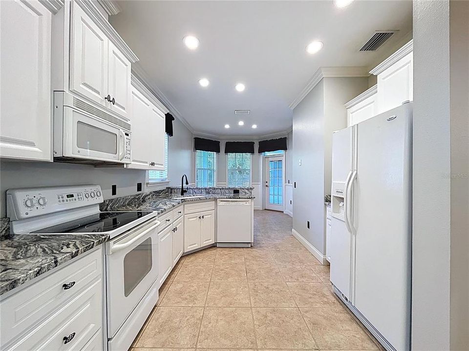 For Sale: $370,000 (2 beds, 2 baths, 1557 Square Feet)