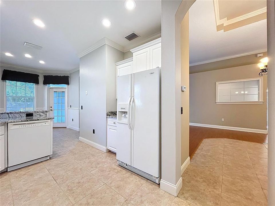 For Sale: $370,000 (2 beds, 2 baths, 1557 Square Feet)