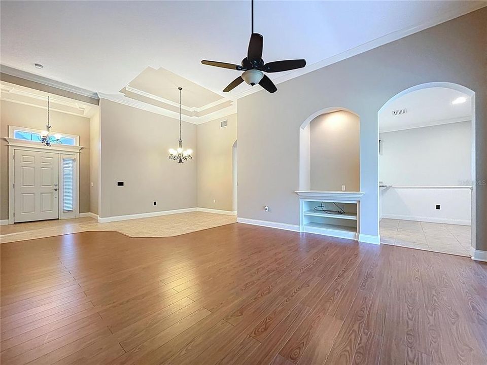 For Sale: $370,000 (2 beds, 2 baths, 1557 Square Feet)