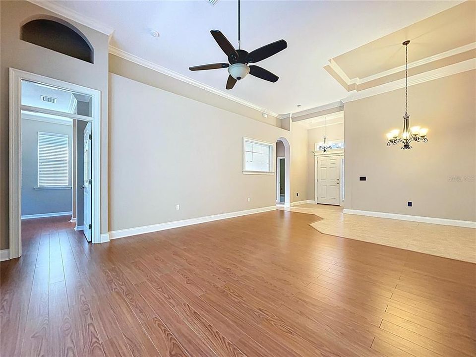 For Sale: $370,000 (2 beds, 2 baths, 1557 Square Feet)