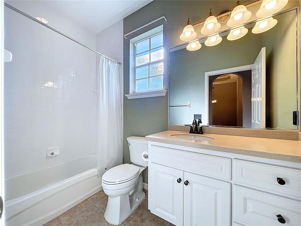 For Sale: $370,000 (2 beds, 2 baths, 1557 Square Feet)