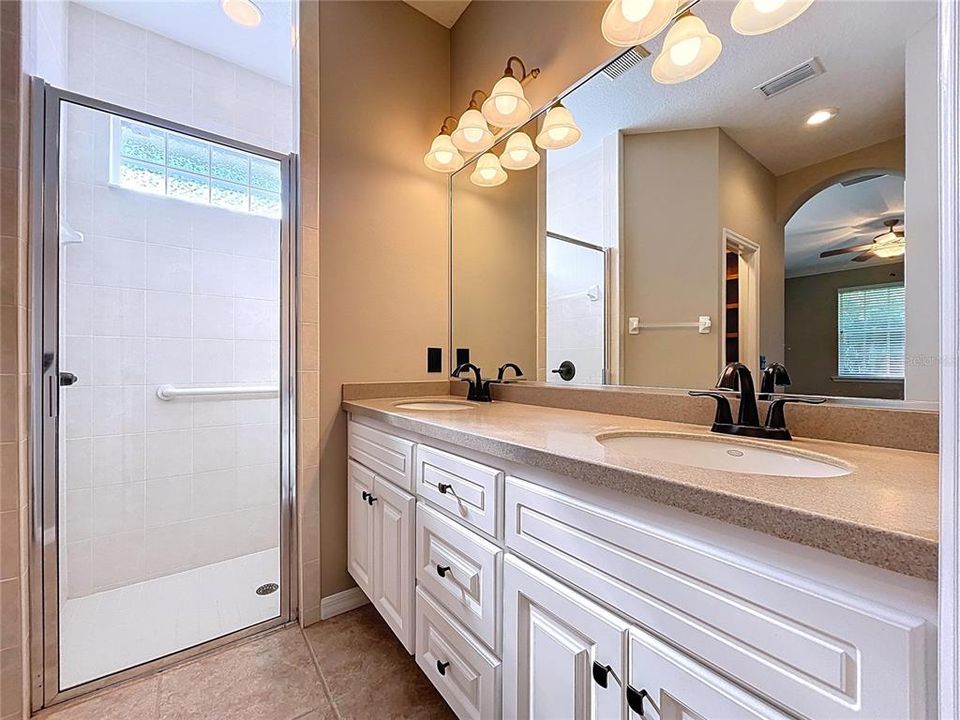 For Sale: $370,000 (2 beds, 2 baths, 1557 Square Feet)