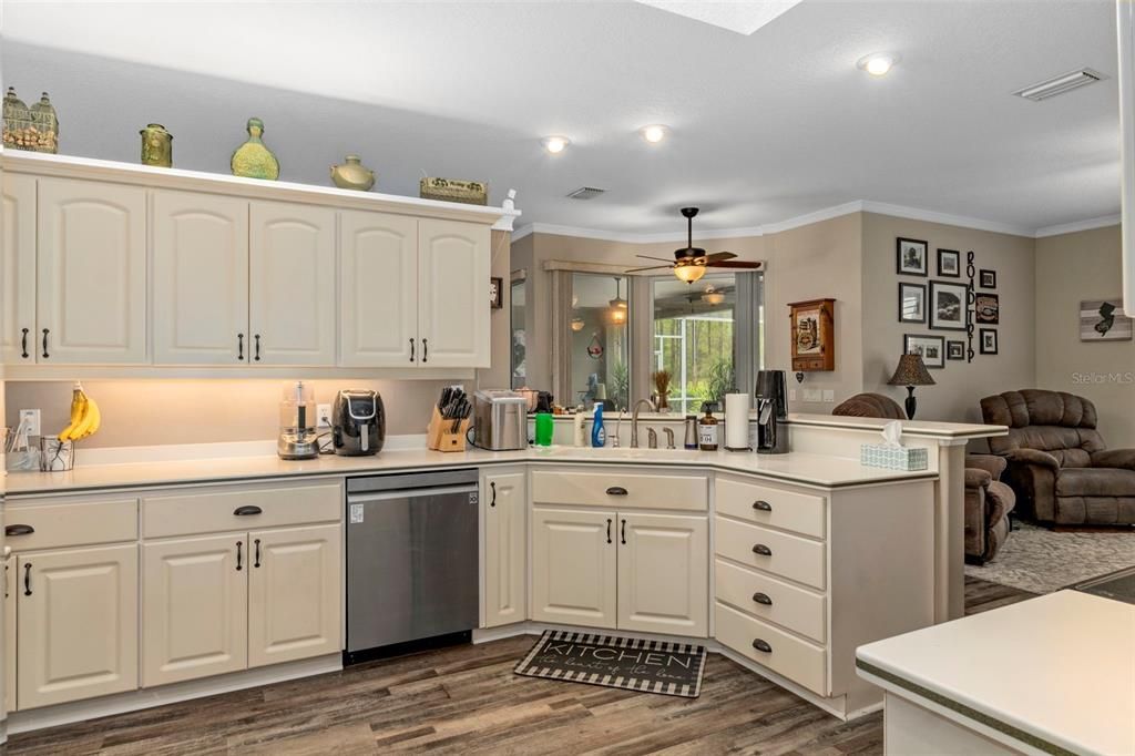 Active With Contract: $499,900 (3 beds, 2 baths, 2196 Square Feet)