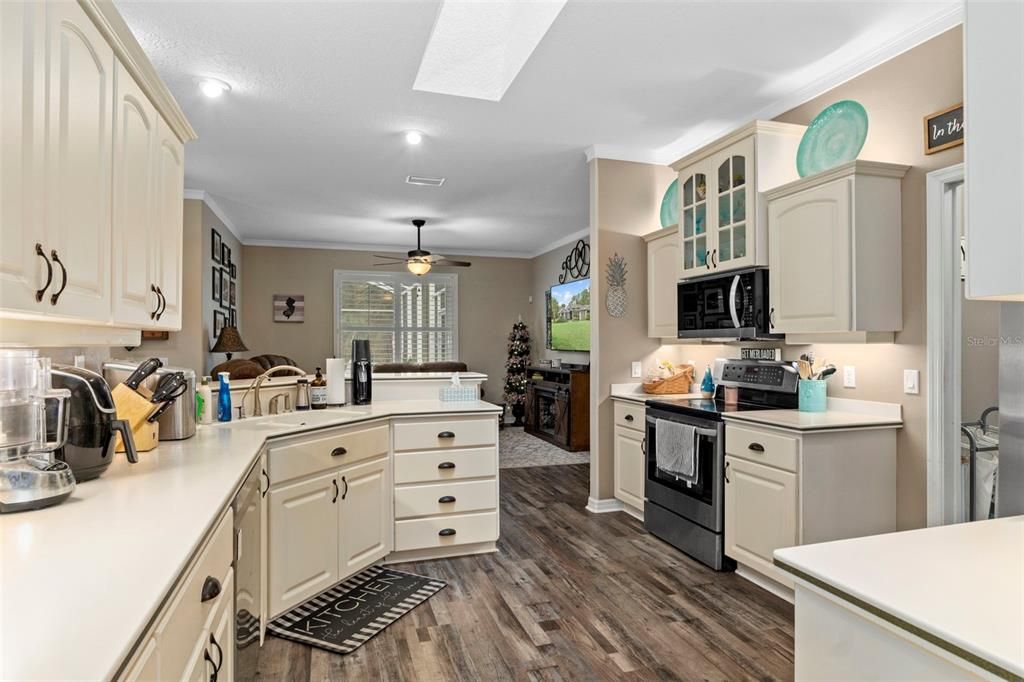 Active With Contract: $499,900 (3 beds, 2 baths, 2196 Square Feet)