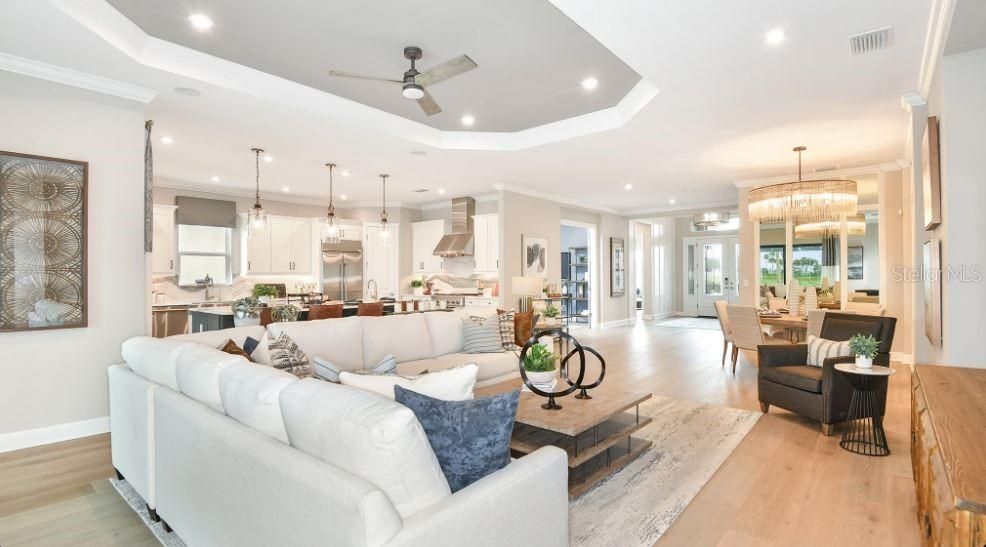 合同活跃: $965,341 (4 贝兹, 3 浴室, 3004 平方英尺)