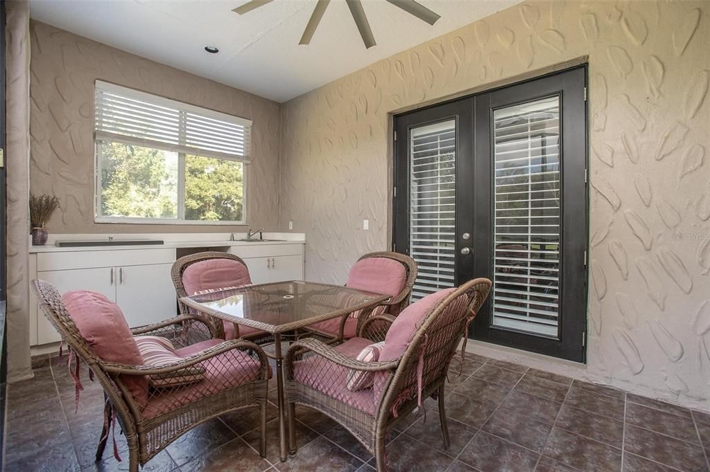 待售: $689,000 (4 贝兹, 2 浴室, 2408 平方英尺)