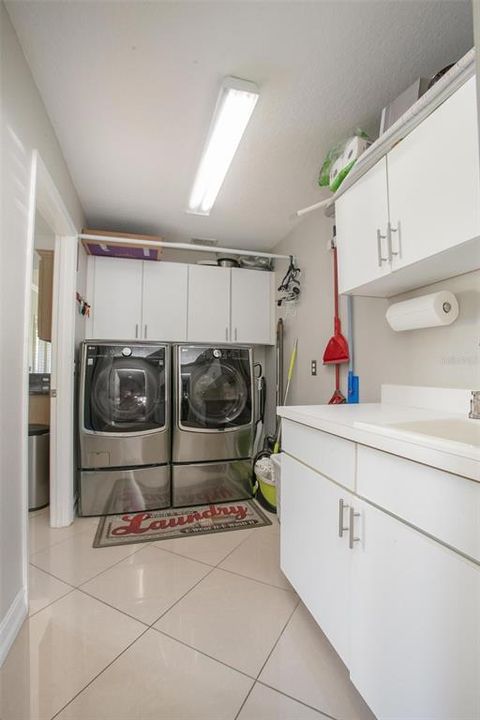 待售: $689,000 (4 贝兹, 2 浴室, 2408 平方英尺)