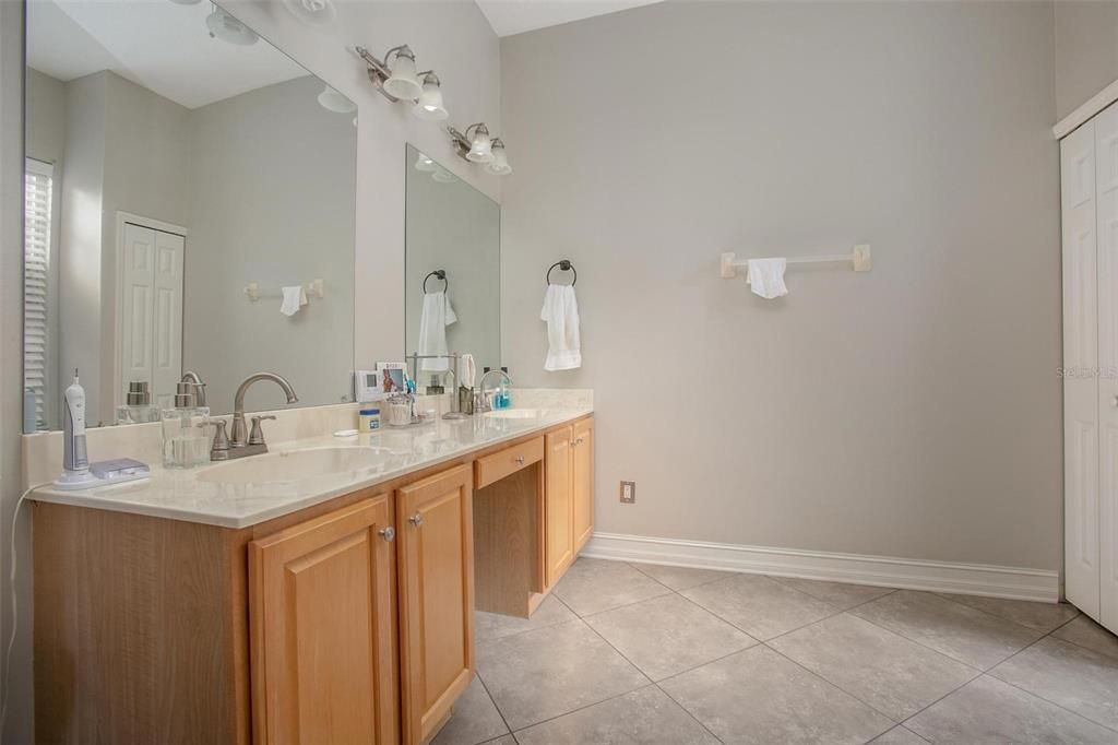 待售: $689,000 (4 贝兹, 2 浴室, 2408 平方英尺)