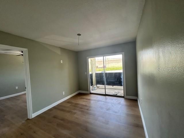 合同活跃: $995 (1 贝兹, 1 浴室, 462 平方英尺)