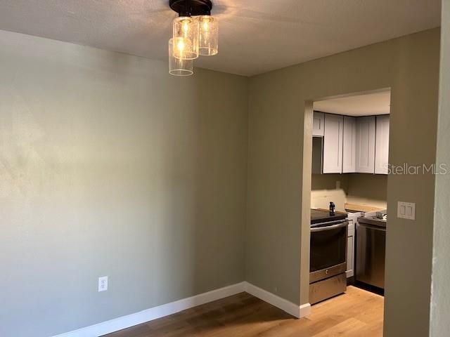 合同活跃: $995 (1 贝兹, 1 浴室, 462 平方英尺)