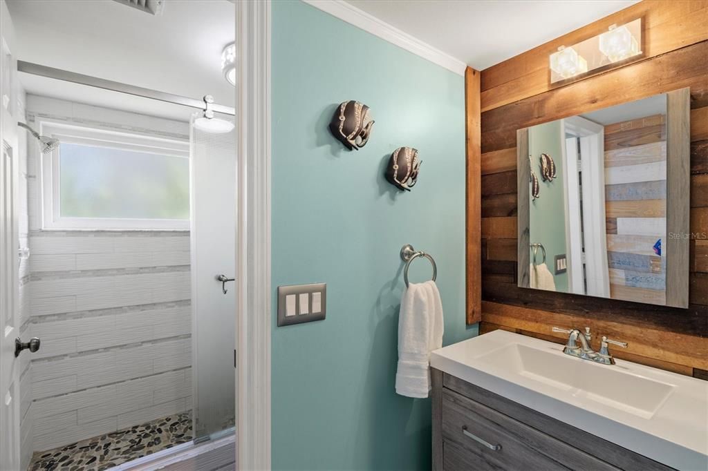 合同活跃: $880,000 (4 贝兹, 3 浴室, 2092 平方英尺)