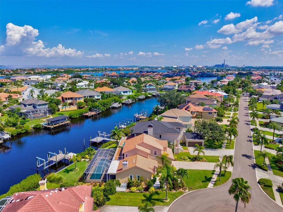 合同活跃: $880,000 (4 贝兹, 3 浴室, 2092 平方英尺)