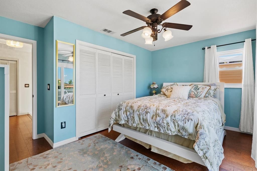 合同活跃: $880,000 (4 贝兹, 3 浴室, 2092 平方英尺)