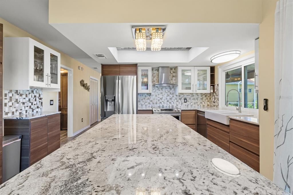 合同活跃: $880,000 (4 贝兹, 3 浴室, 2092 平方英尺)