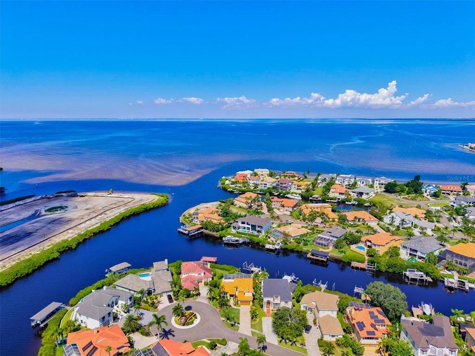 合同活跃: $880,000 (4 贝兹, 3 浴室, 2092 平方英尺)