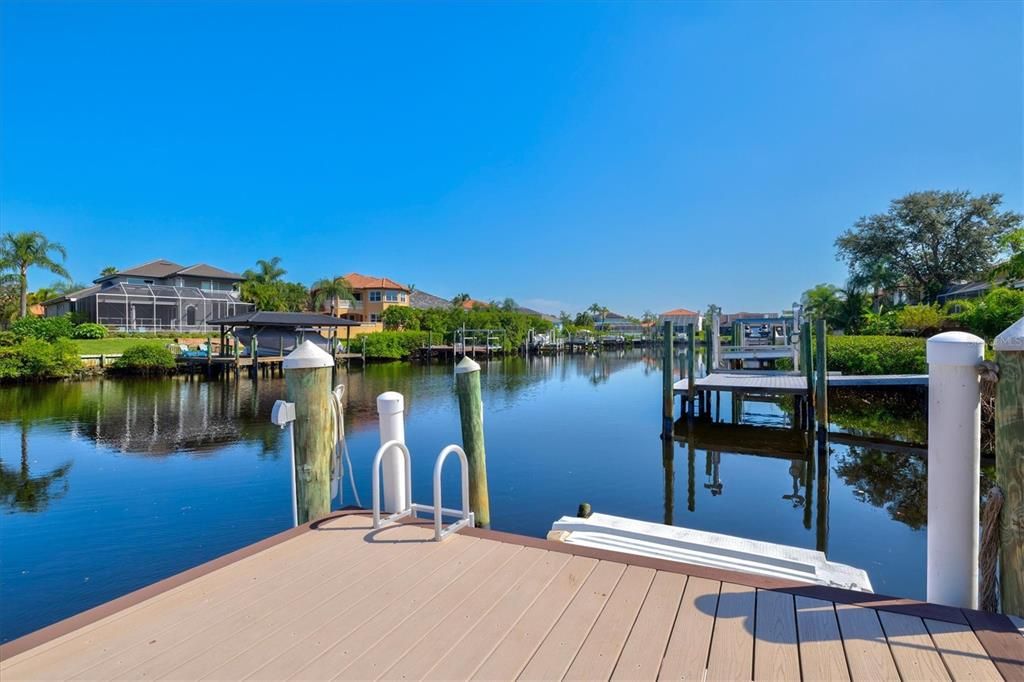 合同活跃: $880,000 (4 贝兹, 3 浴室, 2092 平方英尺)