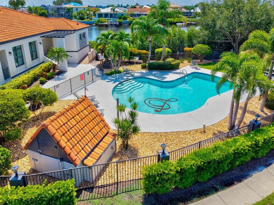 合同活跃: $880,000 (4 贝兹, 3 浴室, 2092 平方英尺)