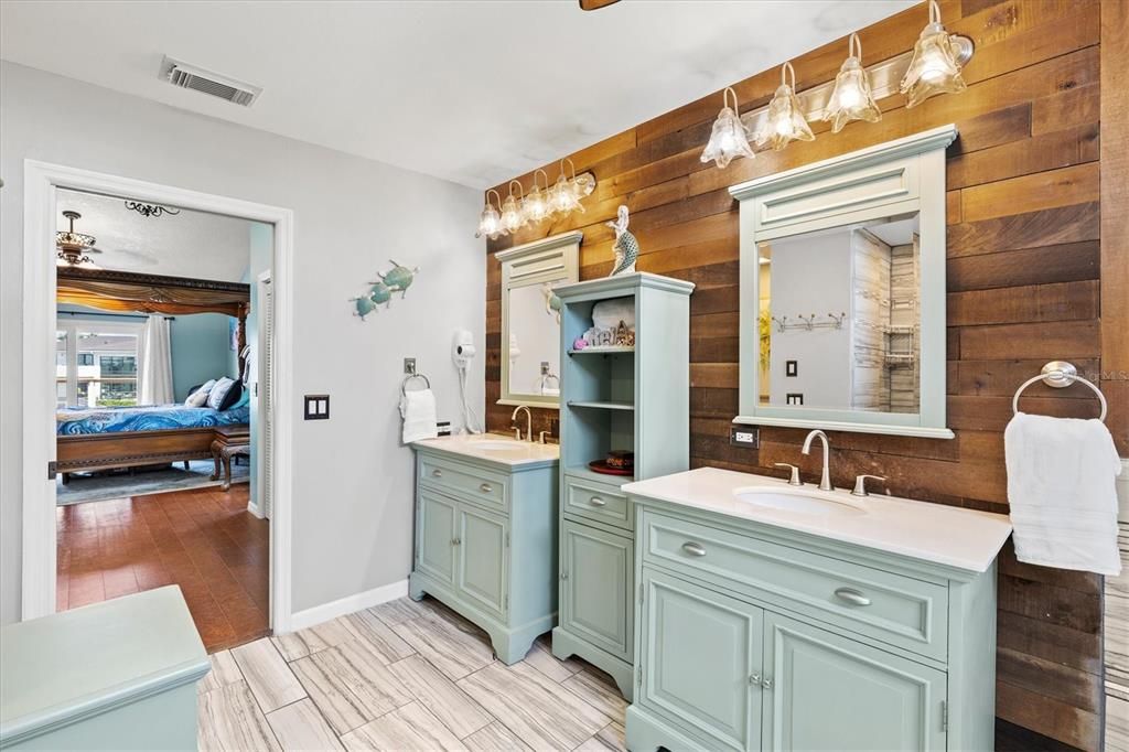 合同活跃: $880,000 (4 贝兹, 3 浴室, 2092 平方英尺)