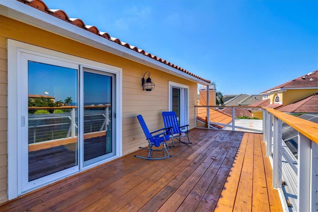 合同活跃: $880,000 (4 贝兹, 3 浴室, 2092 平方英尺)