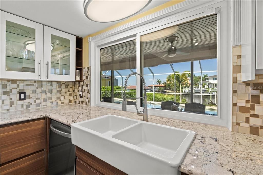 合同活跃: $880,000 (4 贝兹, 3 浴室, 2092 平方英尺)