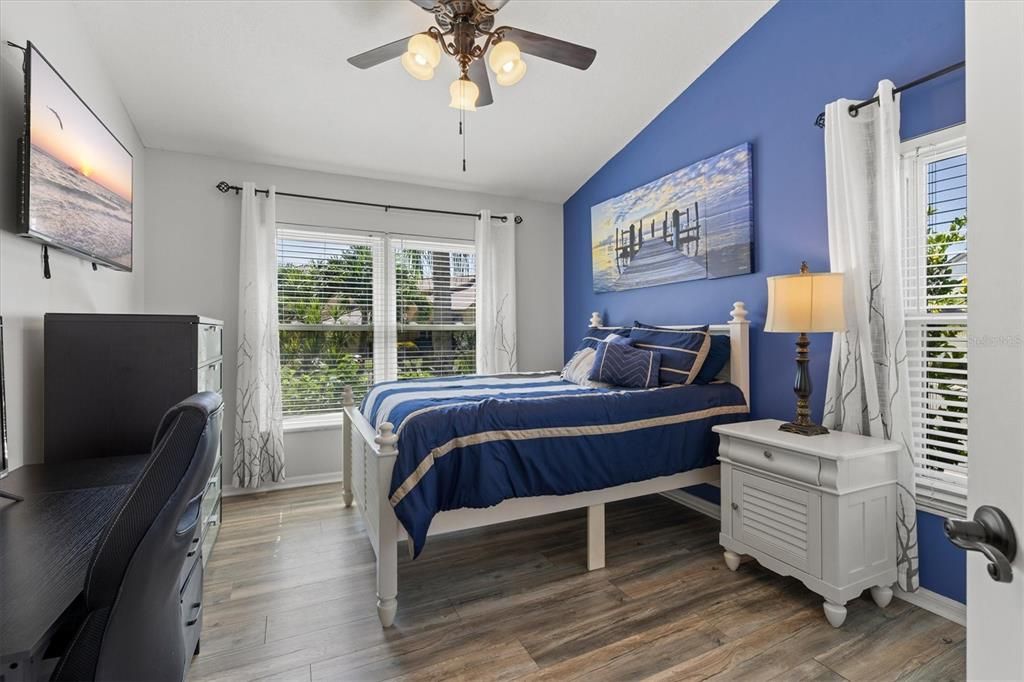 合同活跃: $880,000 (4 贝兹, 3 浴室, 2092 平方英尺)