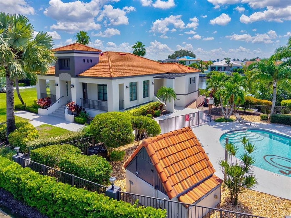 合同活跃: $880,000 (4 贝兹, 3 浴室, 2092 平方英尺)