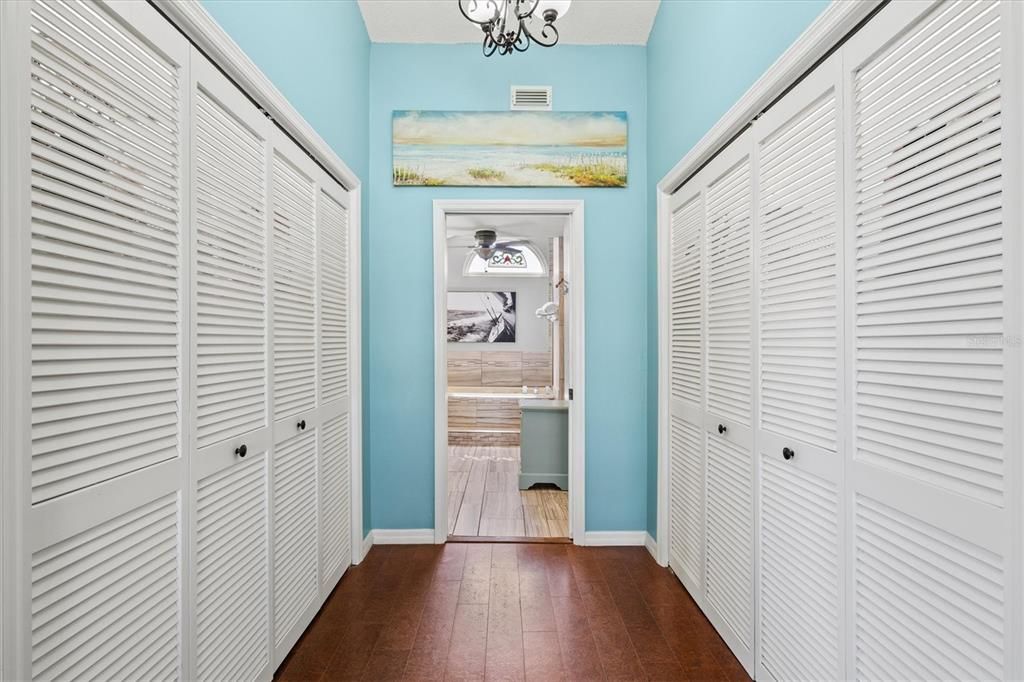 合同活跃: $880,000 (4 贝兹, 3 浴室, 2092 平方英尺)