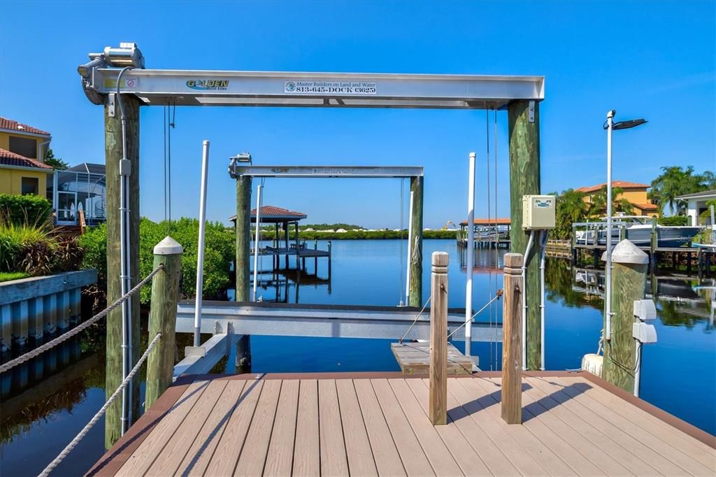 合同活跃: $880,000 (4 贝兹, 3 浴室, 2092 平方英尺)