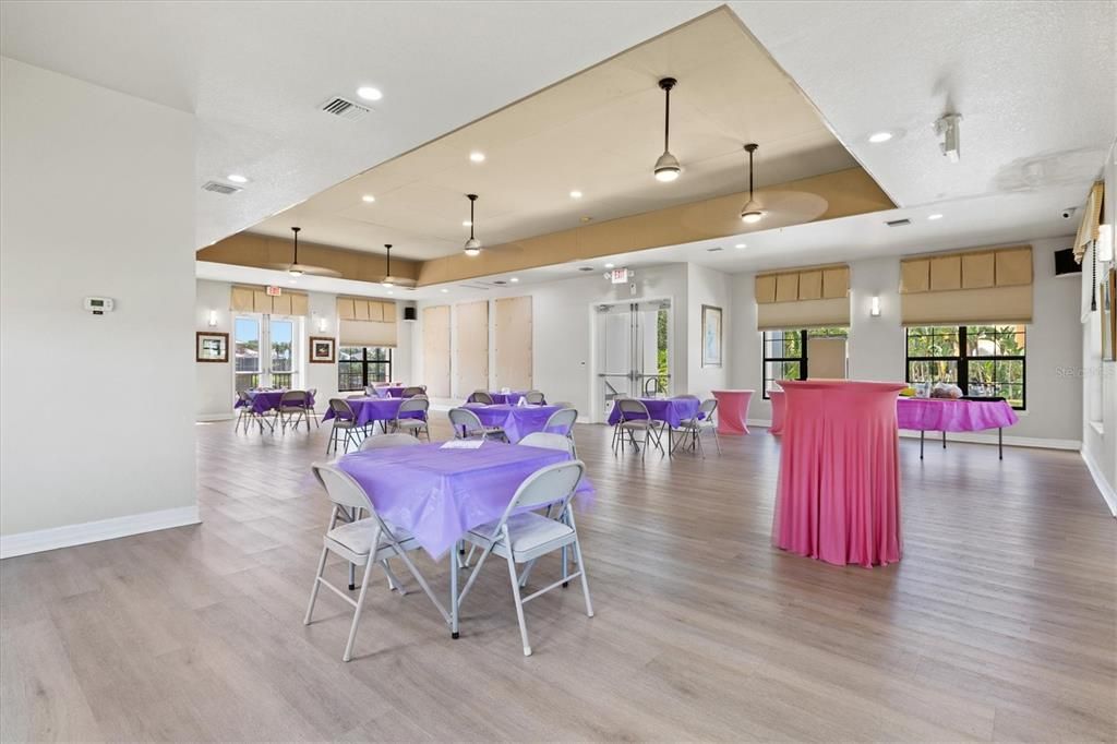 合同活跃: $880,000 (4 贝兹, 3 浴室, 2092 平方英尺)