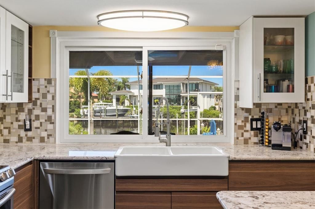 合同活跃: $880,000 (4 贝兹, 3 浴室, 2092 平方英尺)