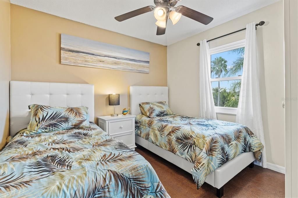 合同活跃: $880,000 (4 贝兹, 3 浴室, 2092 平方英尺)