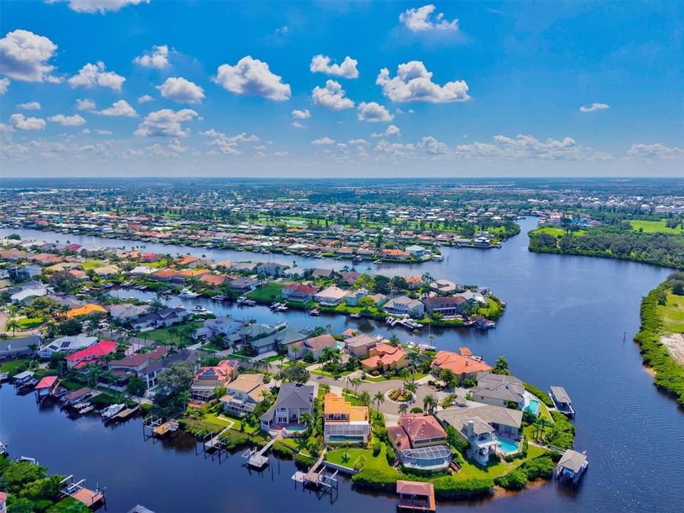 合同活跃: $880,000 (4 贝兹, 3 浴室, 2092 平方英尺)