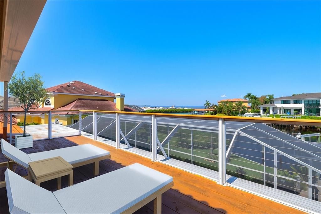 合同活跃: $880,000 (4 贝兹, 3 浴室, 2092 平方英尺)