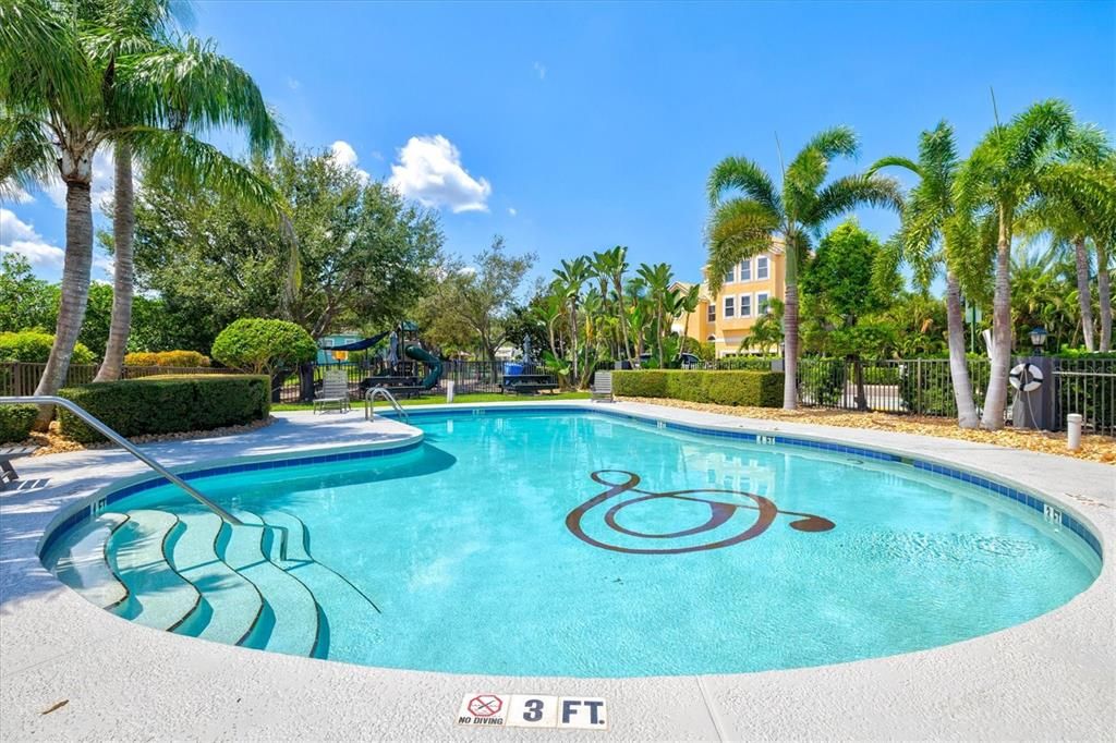 合同活跃: $880,000 (4 贝兹, 3 浴室, 2092 平方英尺)