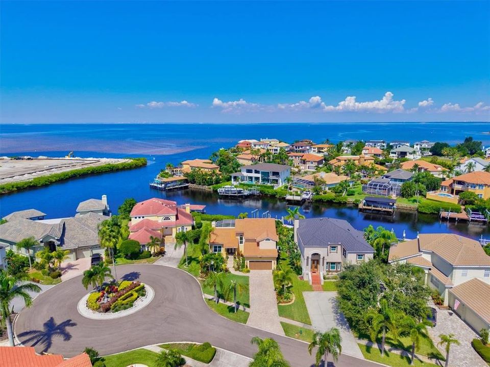 合同活跃: $880,000 (4 贝兹, 3 浴室, 2092 平方英尺)