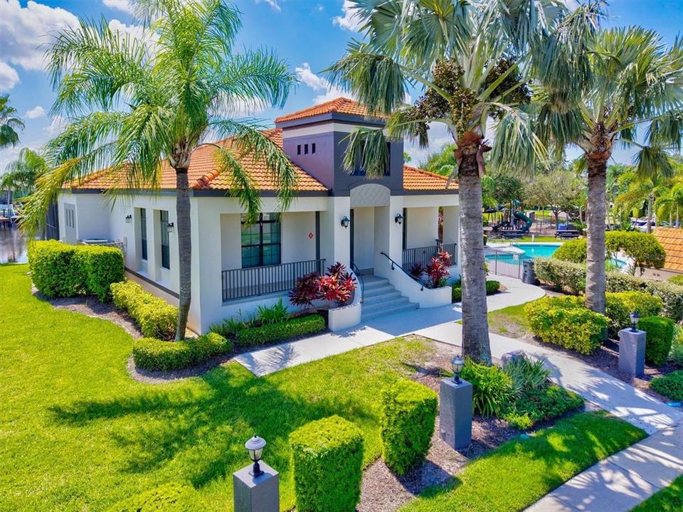 合同活跃: $880,000 (4 贝兹, 3 浴室, 2092 平方英尺)