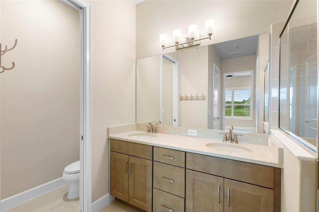 合同活跃: $394,000 (2 贝兹, 2 浴室, 1529 平方英尺)