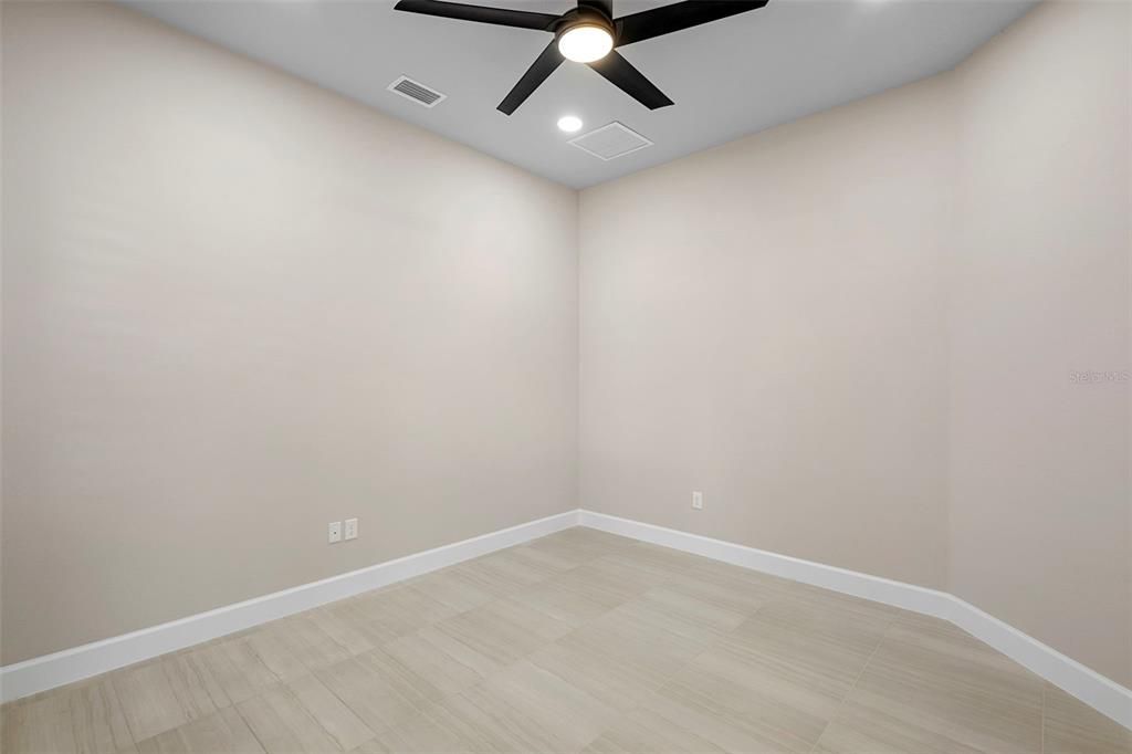 合同活跃: $394,000 (2 贝兹, 2 浴室, 1529 平方英尺)