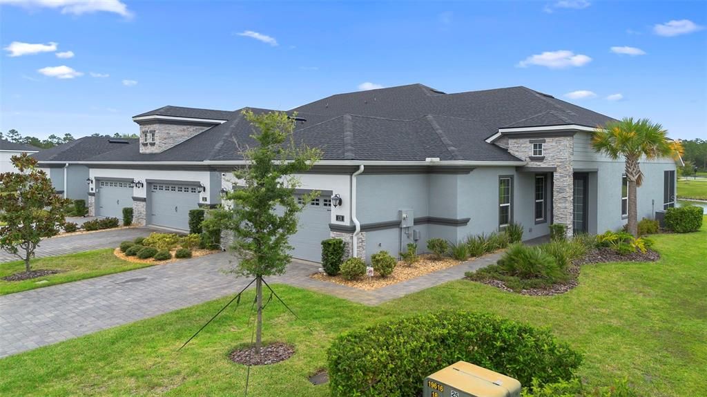 合同活跃: $394,000 (2 贝兹, 2 浴室, 1529 平方英尺)