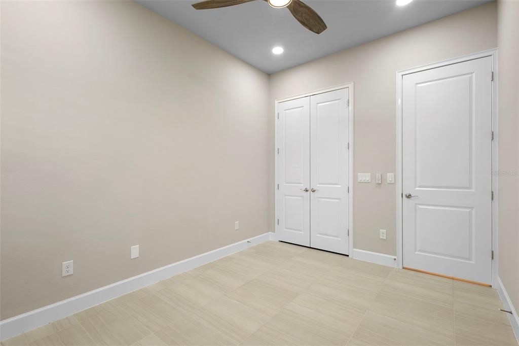 合同活跃: $394,000 (2 贝兹, 2 浴室, 1529 平方英尺)