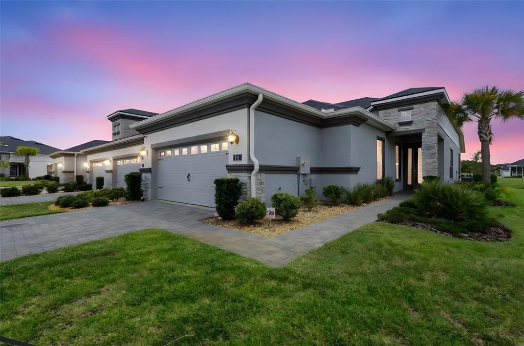 合同活跃: $394,000 (2 贝兹, 2 浴室, 1529 平方英尺)