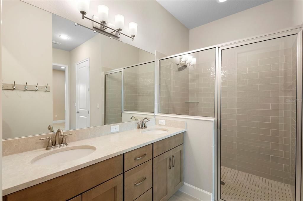 合同活跃: $394,000 (2 贝兹, 2 浴室, 1529 平方英尺)