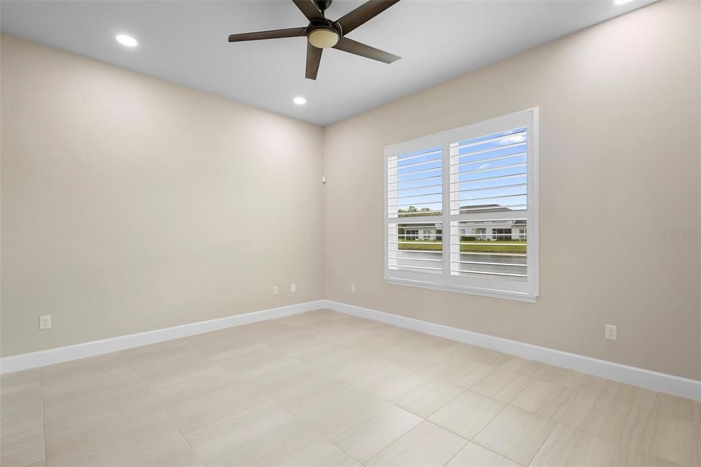 合同活跃: $394,000 (2 贝兹, 2 浴室, 1529 平方英尺)